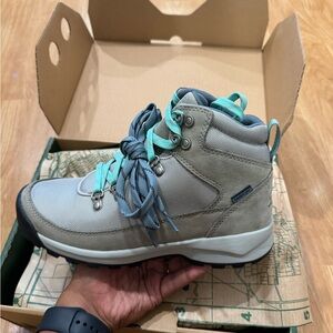 Danner Women's Adrika Hiker in Gray and Teal Size 7
